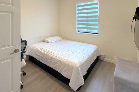 Touwnhouse à vendre à Hialeah, Floride: 3 chambres, 131.18 m2 № 2154154 - photo 20