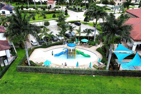 Touwnhouse à vendre à Hialeah, Floride: 3 chambres, 131.18 m2 № 2154154 - photo 28