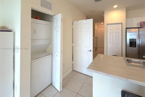 Touwnhouse à vendre à Hialeah, Floride: 3 chambres, 131.18 m2 № 2154154 - photo 7