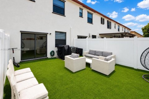Touwnhouse à vendre à Hialeah, Floride: 3 chambres, 131.18 m2 № 2154154 - photo 9