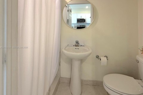 Touwnhouse à vendre à Hialeah, Floride: 3 chambres, 131.18 m2 № 2154154 - photo 10