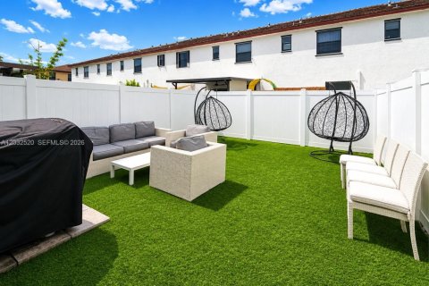 Touwnhouse à vendre à Hialeah, Floride: 3 chambres, 131.18 m2 № 2154154 - photo 8
