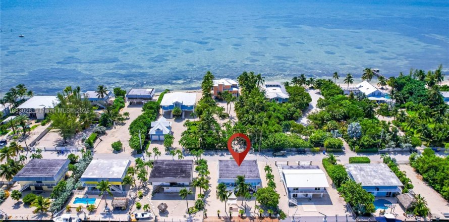 Casa en Islamorada, Village of Islands, Florida 3 dormitorios, 165.92 m2 № 1932377