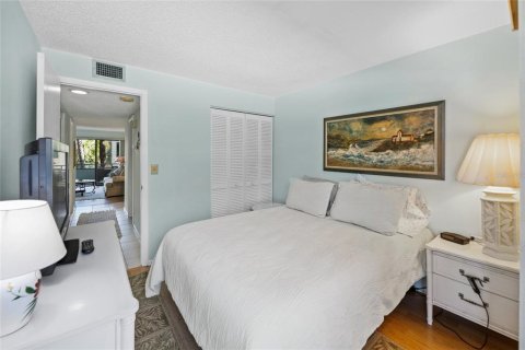 Condo in Venice, Florida, 2 bedrooms  № 1718763 - photo 16