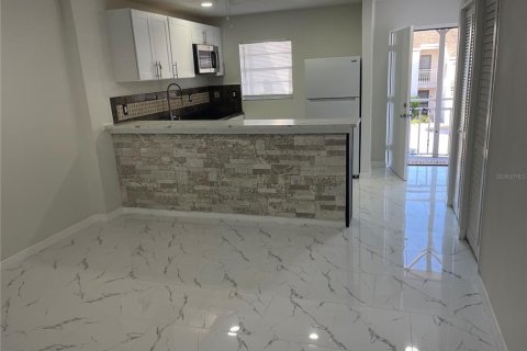 Condo in Clearwater, Florida, 1 bedroom № 2437367 - photo 3