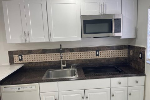 Condo in Clearwater, Florida, 1 bedroom № 2437367 - photo 6