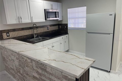 Condo in Clearwater, Florida, 1 bedroom № 2437367 - photo 2