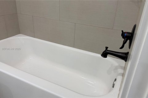 Condominio en venta en Miami, Florida, 2 dormitorios, 80.08 m2 № 2009995 - foto 17