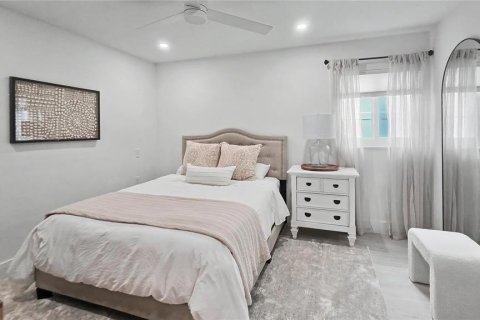 House in Sarasota, Florida 4 bedrooms, 208.47 sq.m. № 2259061 - photo 18