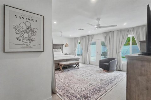 House in Sarasota, Florida 4 bedrooms, 208.47 sq.m. № 2259061 - photo 10