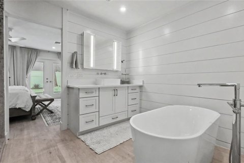 House in Sarasota, Florida 4 bedrooms, 208.47 sq.m. № 2259061 - photo 15