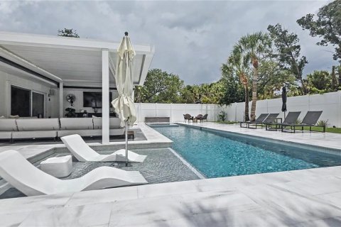 House in Sarasota, Florida 4 bedrooms, 208.47 sq.m. № 2259061 - photo 3