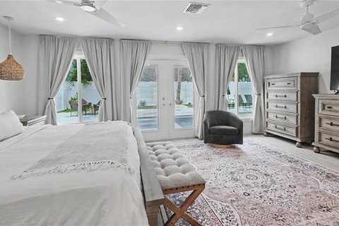 House in Sarasota, Florida 4 bedrooms, 208.47 sq.m. № 2259061 - photo 12