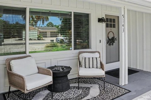 House in Sarasota, Florida 4 bedrooms, 208.47 sq.m. № 2259061 - photo 6