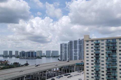 Condominio en Sunny Isles Beach, Florida, 1 dormitorio № 2302030