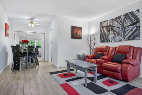 Купить кондоминиум в Помпано-Бич, Флорида 3 комнаты, 78.04м2, № 2086514 - фото 2
