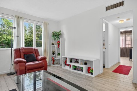 Купить кондоминиум в Помпано-Бич, Флорида 3 комнаты, 78.04м2, № 2086514 - фото 4