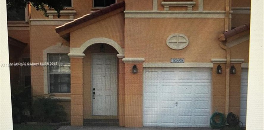 Adosado en Doral, Florida 4 dormitorios, 175.96 m2 № 1957298