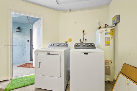 Townhouse in Tamarac, Florida 2 bedrooms, 118.91 sq.m. № 1953481 - photo 26