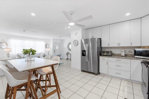 Villa ou maison à louer à Sarasota, Floride: 3 chambres, 124.58 m2 № 2416420 - photo 7