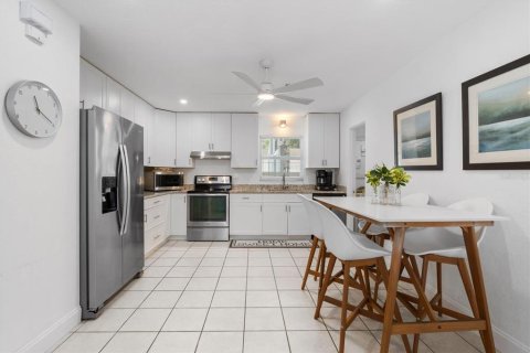 Villa ou maison à louer à Sarasota, Floride: 3 chambres, 124.58 m2 № 2416420 - photo 6
