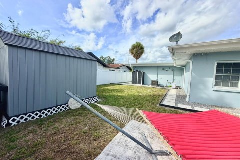 House in Tampa, Florida 4 bedrooms, 165.83 sq.m. № 2226749 - photo 30