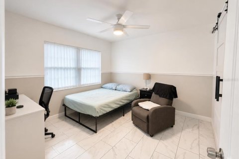 House in Tampa, Florida 4 bedrooms, 165.83 sq.m. № 2226749 - photo 19