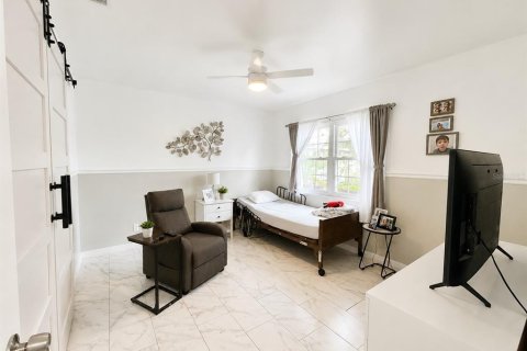 House in Tampa, Florida 4 bedrooms, 165.83 sq.m. № 2226749 - photo 20