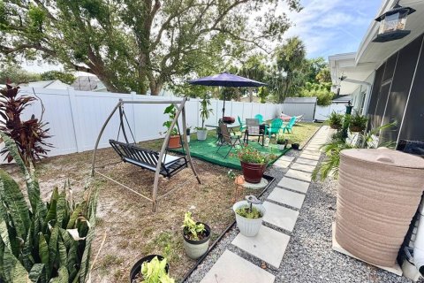 House in Tampa, Florida 4 bedrooms, 165.83 sq.m. № 2226749 - photo 24