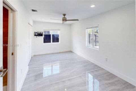 Villa ou maison à vendre à Miami, Floride: 4 chambres, 210.89 m2 № 1987483 - photo 17