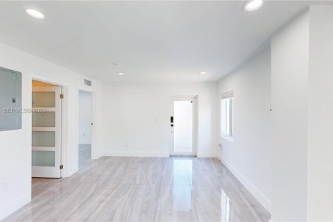 Villa ou maison à vendre à Miami, Floride: 4 chambres, 210.89 m2 № 1987483 - photo 16