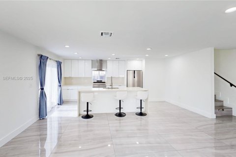 Villa ou maison à vendre à Miami, Floride: 4 chambres, 210.89 m2 № 1987483 - photo 11