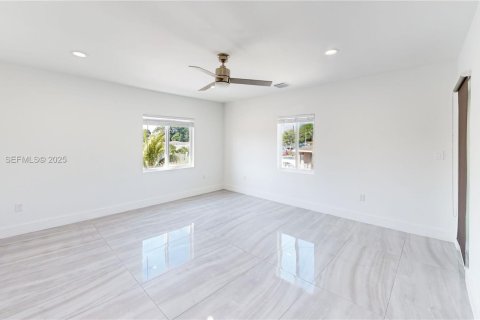 Villa ou maison à vendre à Miami, Floride: 4 chambres, 210.89 m2 № 1987483 - photo 23