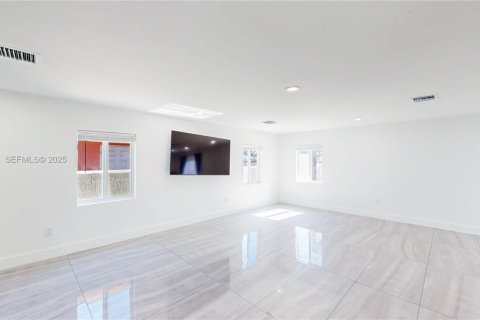 Villa ou maison à vendre à Miami, Floride: 4 chambres, 210.89 m2 № 1987483 - photo 6