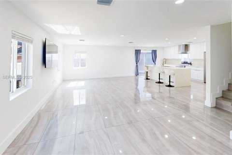 Villa ou maison à vendre à Miami, Floride: 4 chambres, 210.89 m2 № 1987483 - photo 5