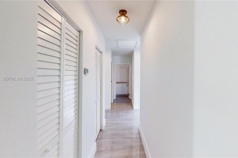 Villa ou maison à vendre à Miami, Floride: 4 chambres, 210.89 m2 № 1987483 - photo 22