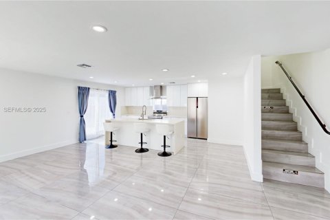 Villa ou maison à vendre à Miami, Floride: 4 chambres, 210.89 m2 № 1987483 - photo 10