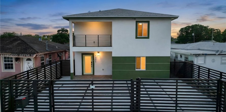 Villa ou maison à Miami, Floride 4 chambres, 210.89 m2 № 1987483