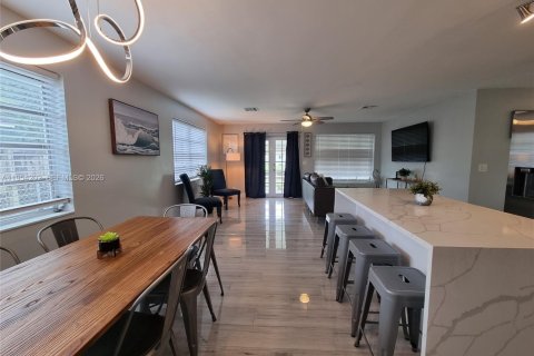 House in Dania Beach, Florida 3 bedrooms, 107.86 sq.m. № 2010079 - photo 5