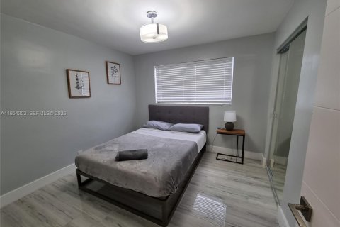 House in Dania Beach, Florida 3 bedrooms, 107.86 sq.m. № 2010079 - photo 19