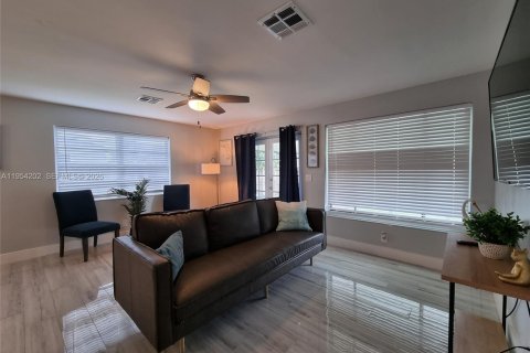 House in Dania Beach, Florida 3 bedrooms, 107.86 sq.m. № 2010079 - photo 12