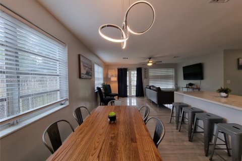 House in Dania Beach, Florida 3 bedrooms, 107.86 sq.m. № 2010079 - photo 7