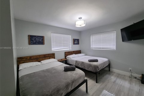 House in Dania Beach, Florida 3 bedrooms, 107.86 sq.m. № 2010079 - photo 15