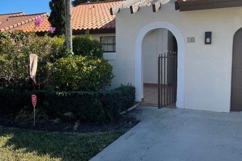 House in Deerfield Beach, Florida 3 bedrooms, 144.09 sq.m. № 2244242 - photo 2