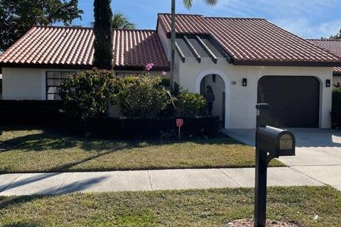 House in Deerfield Beach, Florida 3 bedrooms, 144.09 sq.m. № 2244242