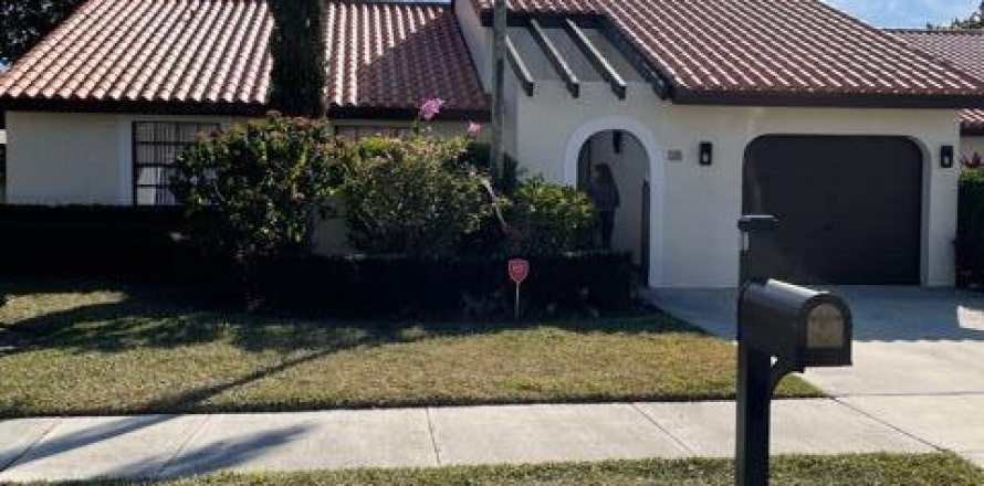 House in Deerfield Beach, Florida 3 bedrooms, 144.09 sq.m. № 2244242