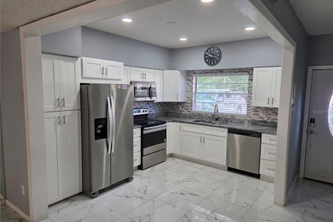 Adosado en alquiler en Tampa, Florida, 3 dormitorios, 134.99 m2 № 1900889 - foto 2