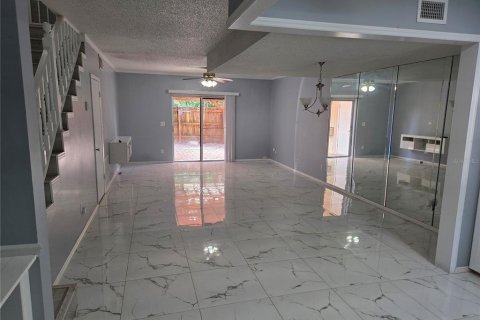 Adosado en alquiler en Tampa, Florida, 3 dormitorios, 134.99 m2 № 1900889 - foto 3