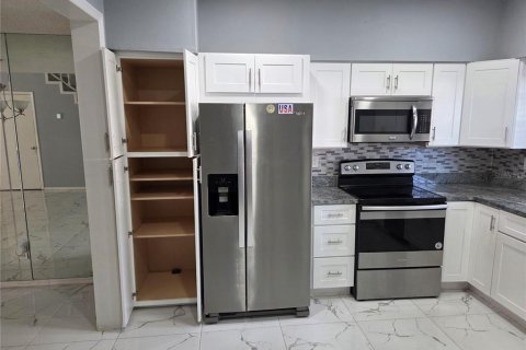 Adosado en alquiler en Tampa, Florida, 3 dormitorios, 134.99 m2 № 1900889 - foto 4