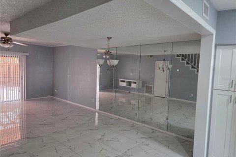 Adosado en alquiler en Tampa, Florida, 3 dormitorios, 134.99 m2 № 1900889 - foto 19